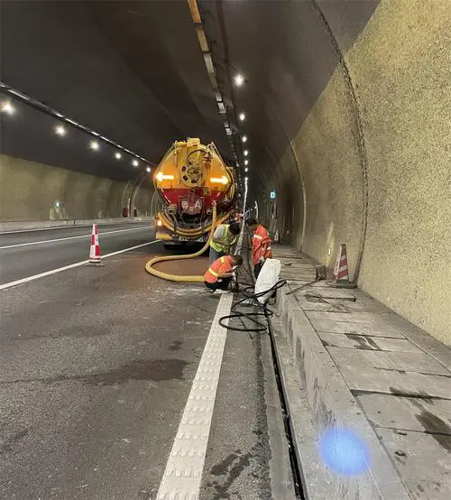 会宁隧道排水渠清淤